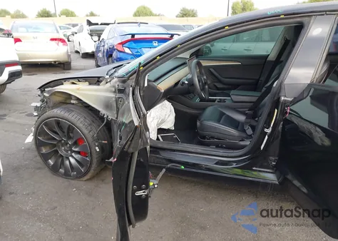 2021 Tesla Model 3 Performance Dual Motor All-Wheel Drive z USA, uszkodzony, nr VIN 5YJ3E1EC9MF034744